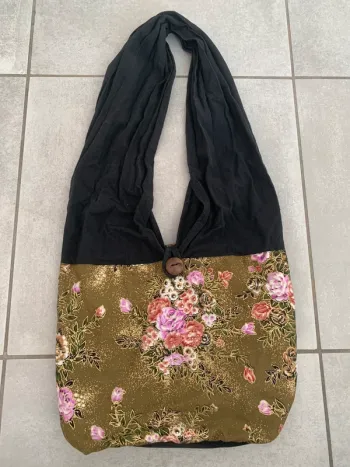 Sac bandoulière noir et kaki 