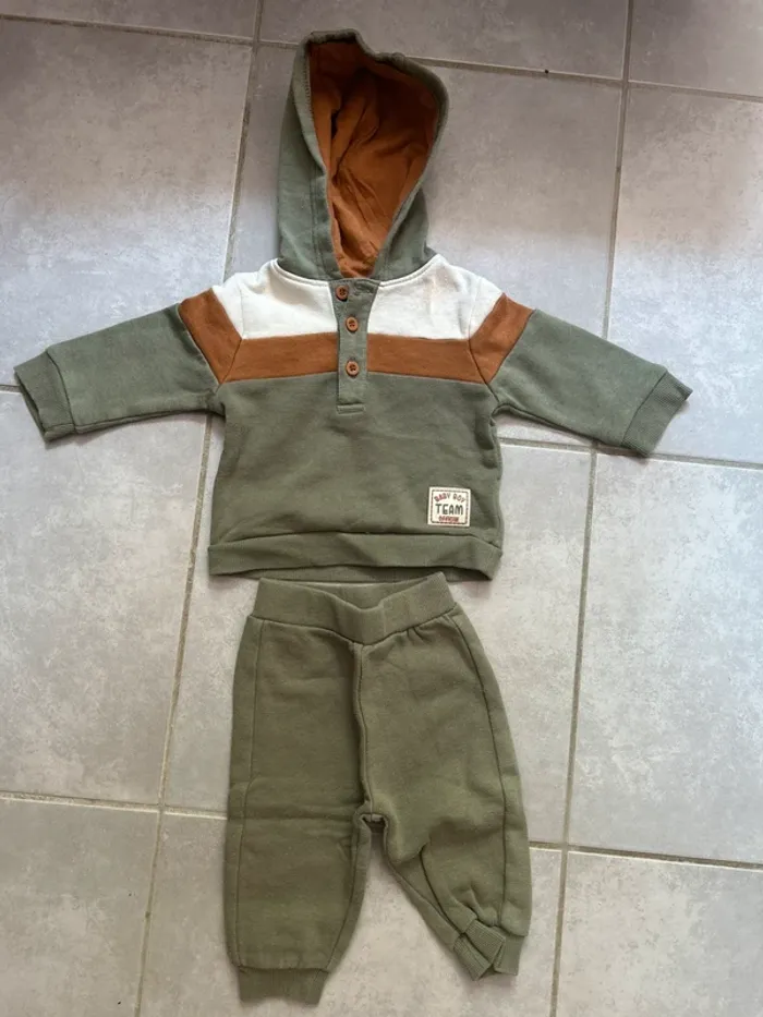Ensemble pantalon + sweat à capuche taille 6 mois