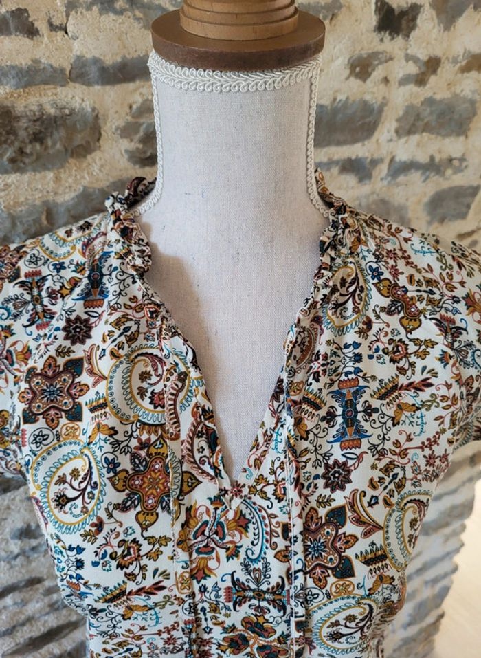 Blouse manches courtes à motifs imprimé cachemire écru rouille bleu Camaïeu Taille 38 - photo numéro 3
