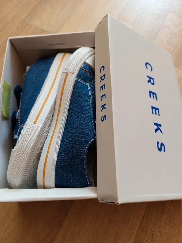 Chaussures garçon T 35 neuves - photo numéro 2