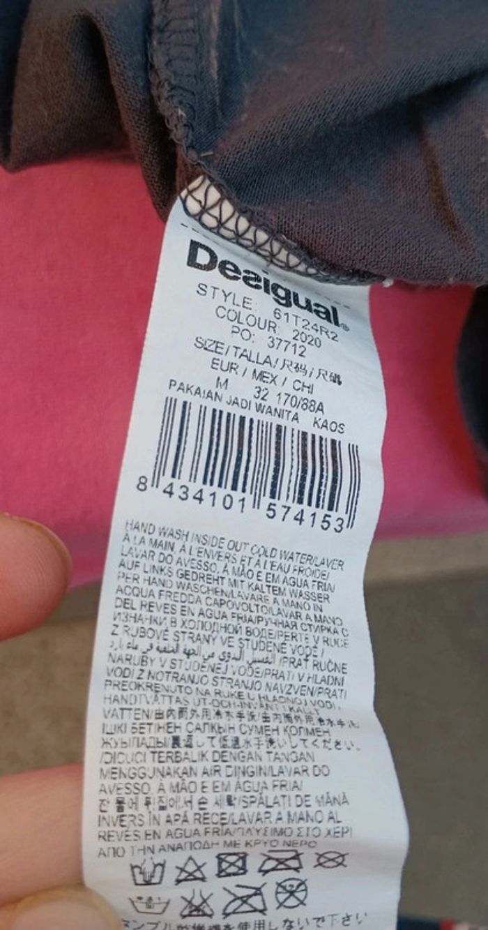 T-shirt manches longues Desigual en très bon état taille M - photo numéro 3