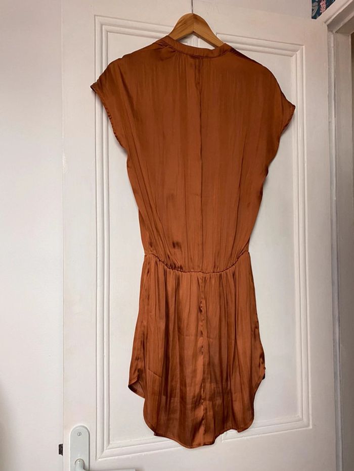 Robe satinée - photo numéro 3