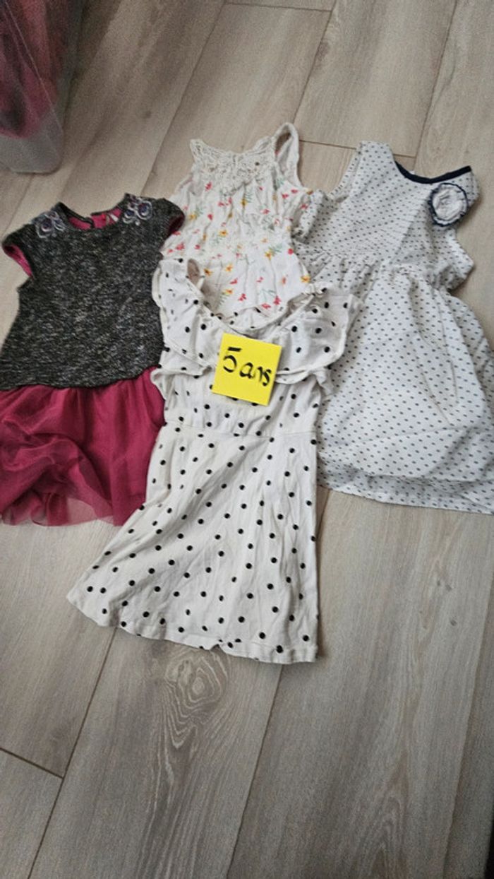 Lot de 4 robes et salopette été taille 5 ans - photo numéro 2
