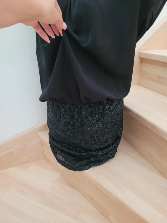 Robe noire satinée à sequins taille 38 - photo numéro 3