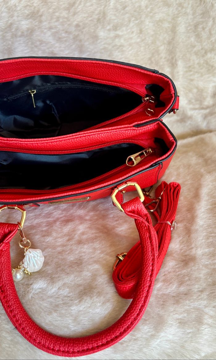 Une petite pépite rouge tendance chic pour ce sac à main élégant - photo numéro 2