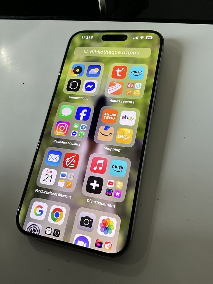 i P h o n e 15 pro max - photo numéro 4