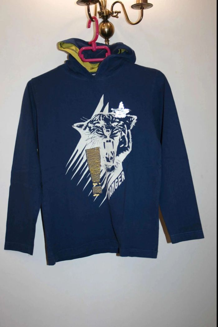 tee shirt à capuche