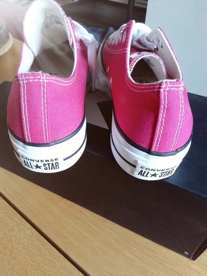 Paire de Converse basses, plateforme, pointure 39, couleur Cerise - photo numéro 5