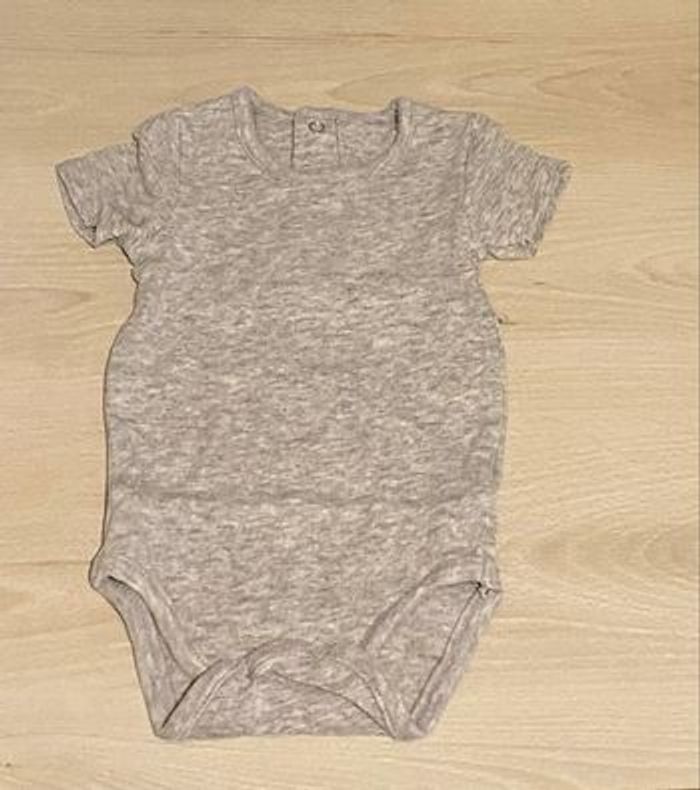 Bodies 6 mois x6 - photo numéro 4