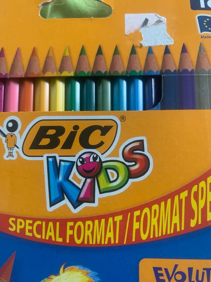 Crayon de couleur le lot de 18 - photo numéro 2