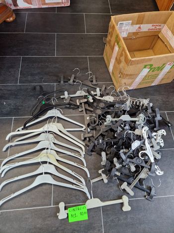 Lot de 63  cintre
