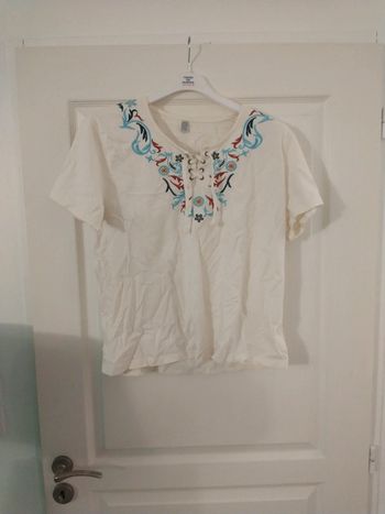 T-shirt taille 46 48 coloris écru motif fleuri
