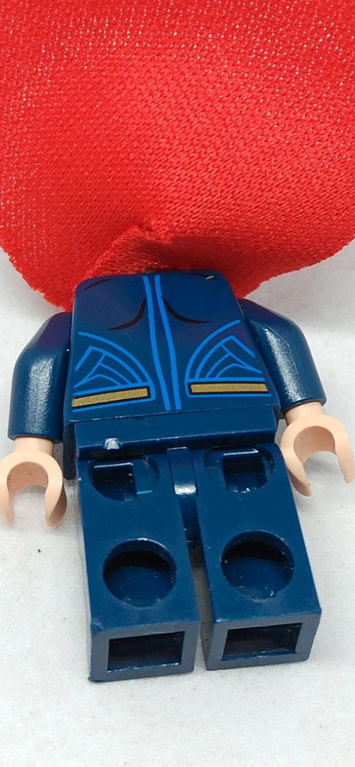 Homme superman lego avec cape rouge - photo numéro 3