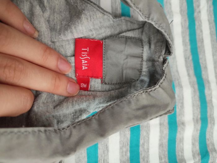 Salopette + teeshirts 12 mois - photo numéro 2