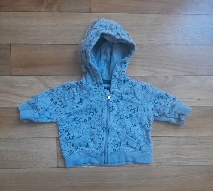 Veste grise zippée à capuche 1 mois