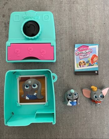 Lot 2 figurines Doorables Dumbo avec appareil photo