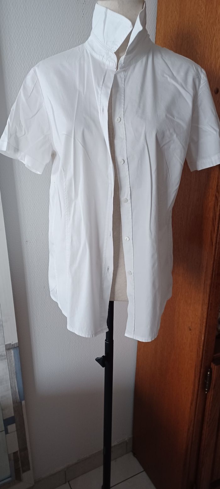Très belle chemise manches courtes femme T 46 - photo numéro 2