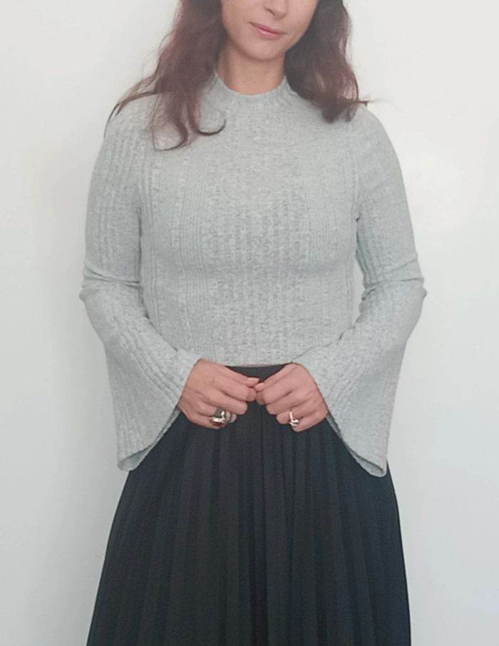 Pull moulant court manches évasées taille 38 - photo numéro 2