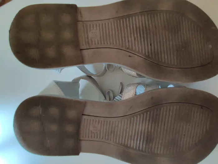 Nu pieds fille 31 - photo numéro 6