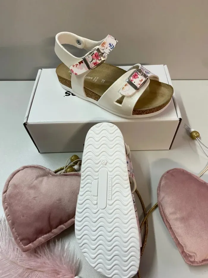 Sandales fleuries fille (neuf) - Taille 32 - photo numéro 4