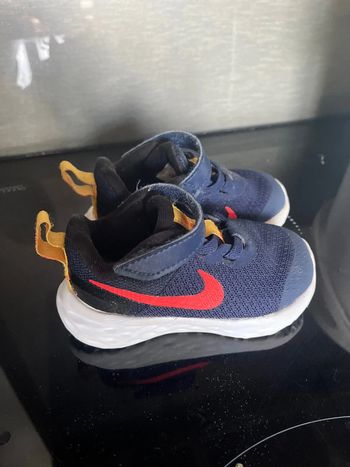 Chaussure Nike révolution taille 21 comme neuve