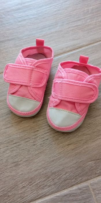 Chaussons bébé roses à scatch/velcro