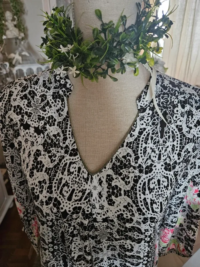 Blouse noire blanc multicolore Melya Melody Taille S (plutôt un grand M) Neuf
