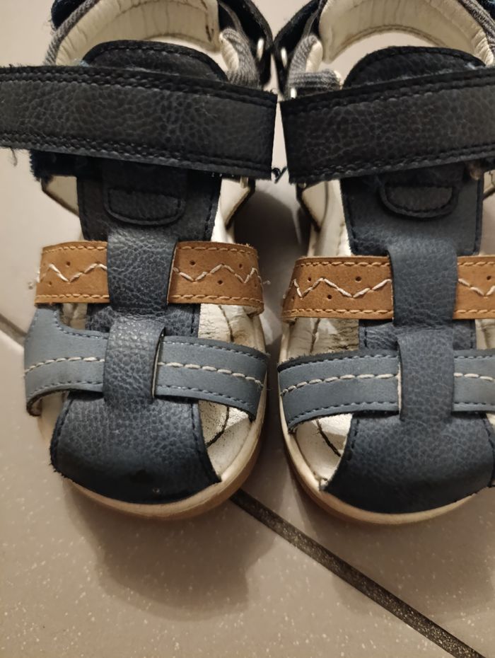 Lot de deux paires de sandales garçons taille 23 - photo numéro 3