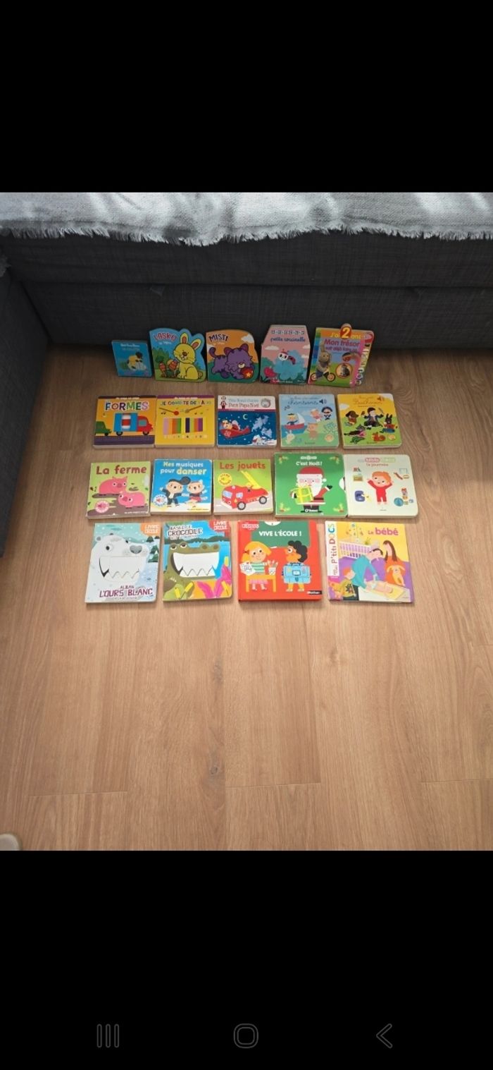 Lot 19 livre bébé