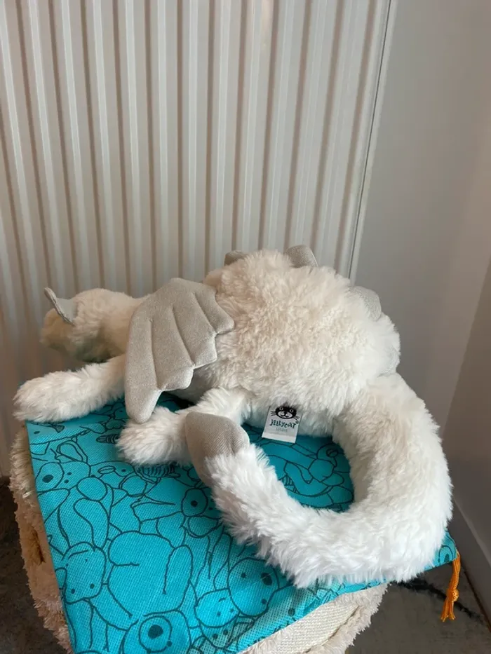 Peluche Jellycat Snow Dragon Large 🤍🐉 - photo numéro 6