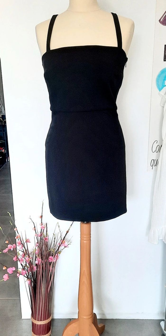 Robe noire dos nu Zara 36 #lora11femme36 - photo numéro 2