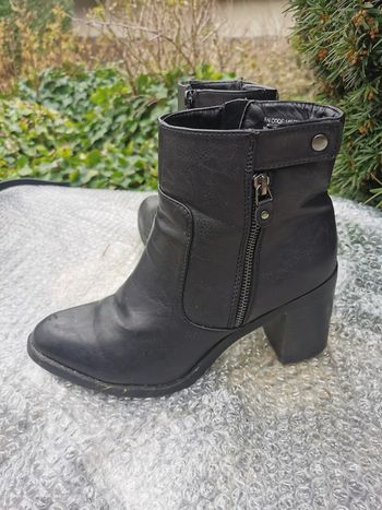 Bottines noires à talons en similicuir taille 39