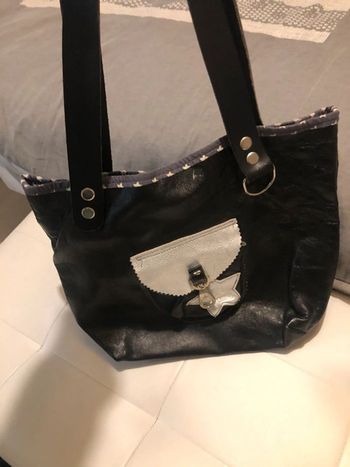 Sac a main noir avec étoile