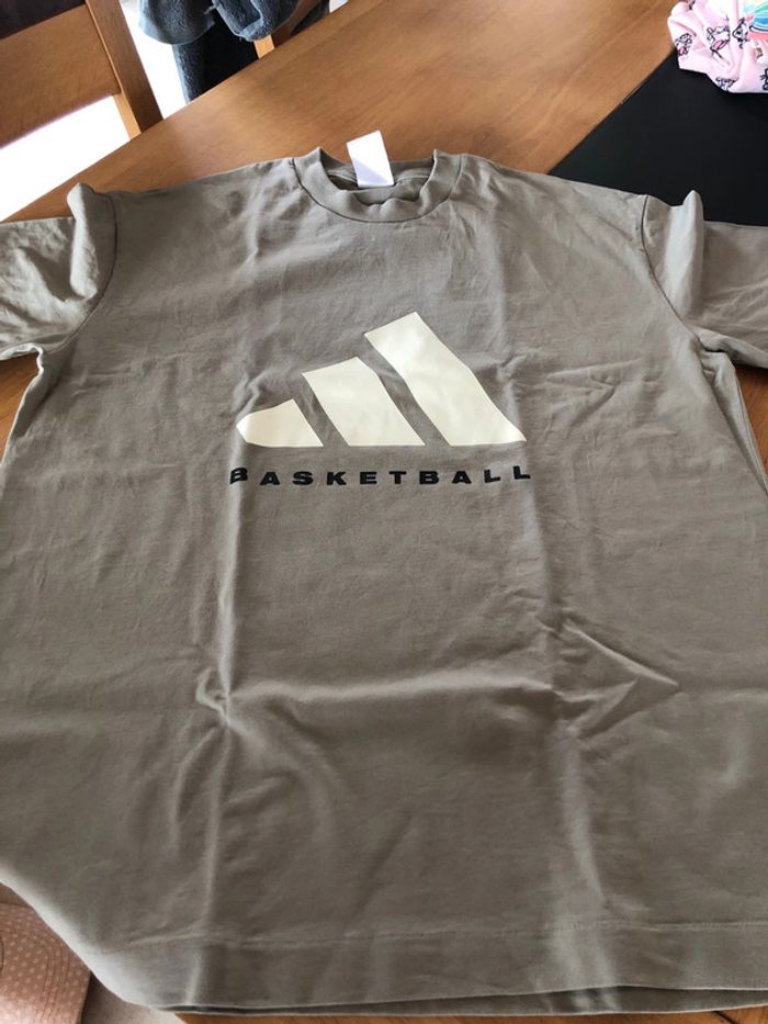 Tee-shirts adidas basket