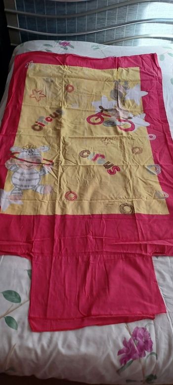 Très jolie housse de couette lisez bien l'annonce surtout