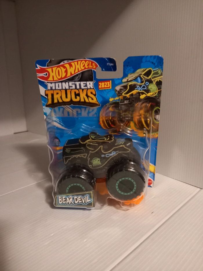 Hotwheel monster truck bear devil 2023