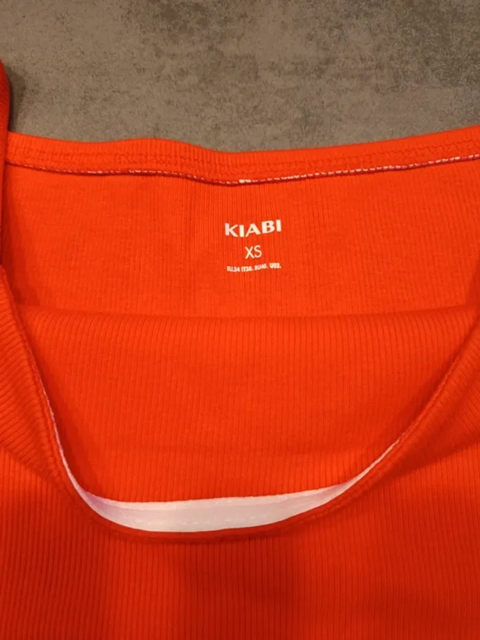 Vends top épaule dénudées Kiabi taille XS neuf sans étiquette. - photo numéro 2