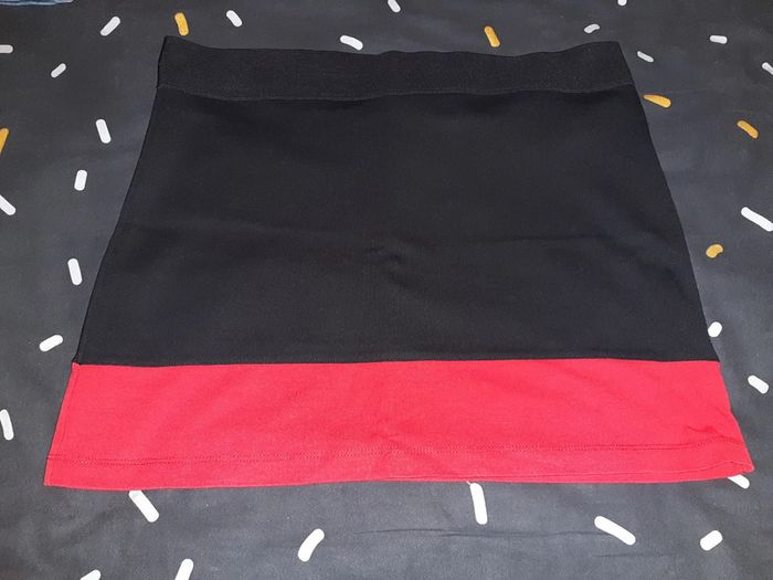 Jupe sympa noire et rouge