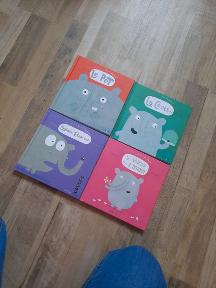 Lot de 4 livres neuf
