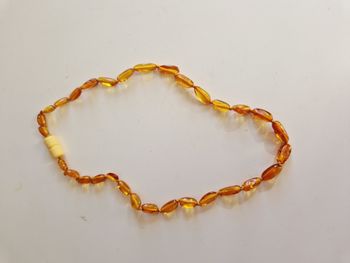 collier  en ambre pour bébé