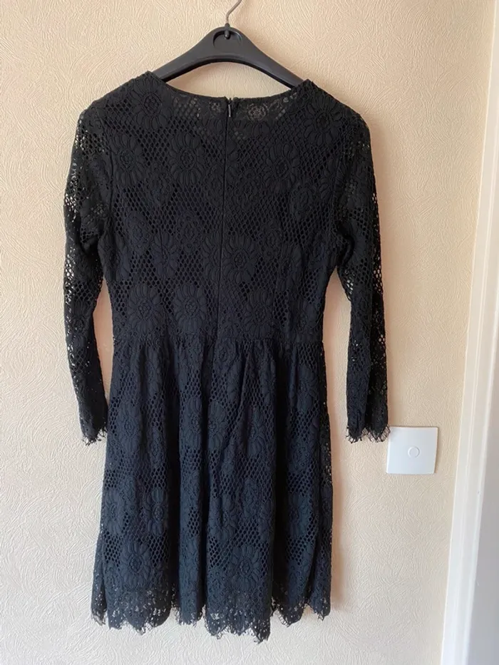 Robe dentelle noire - photo numéro 2