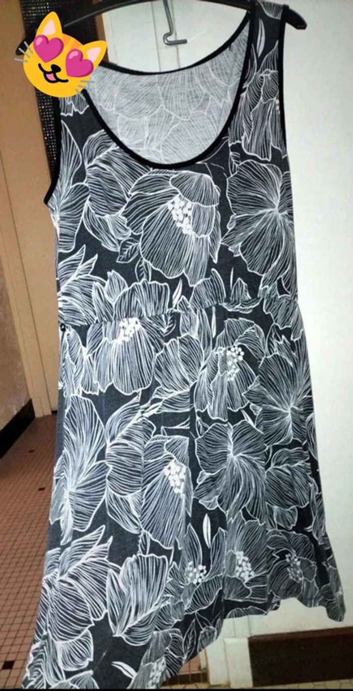 Robe noir et blanche esmara L