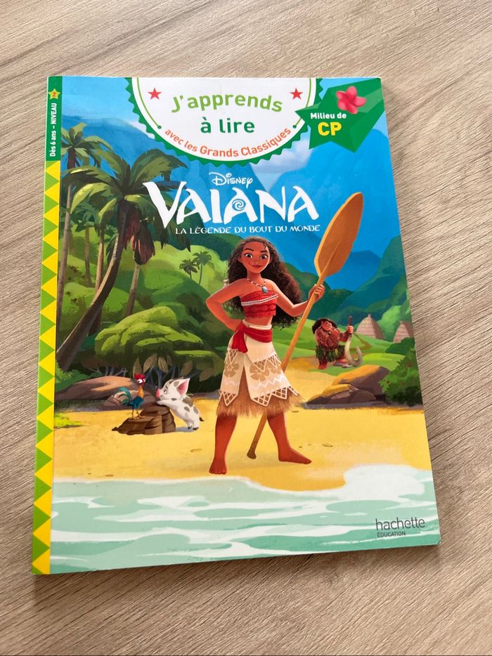 Livre j'apprends à lire vaiana