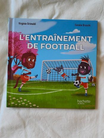 Livre  collection Mc Donalds
éditions Hachette Jeunesse 

"L'entraînement de football" de  Virginie Grimaldi