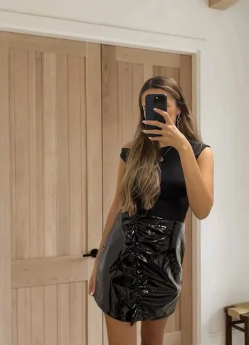 Jupe noire à volants