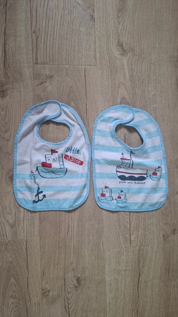 Lot de 2 bavoirs TBE