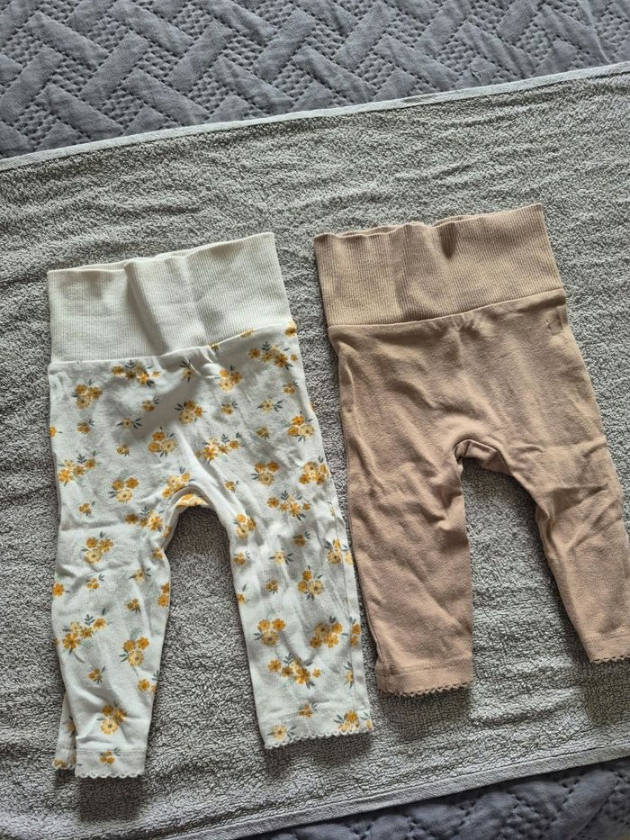 Lot 2 leggings C&A 2-6 et 3-6 mois