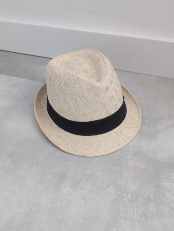 Chapeau beige ruban noir