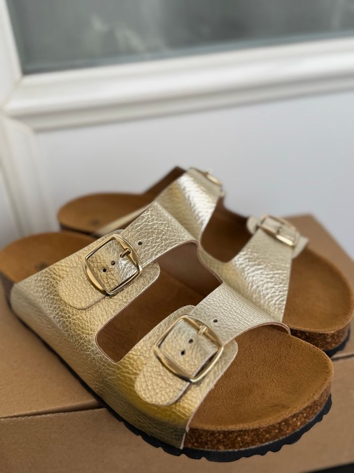 Sandales dorées - photo numéro 3
