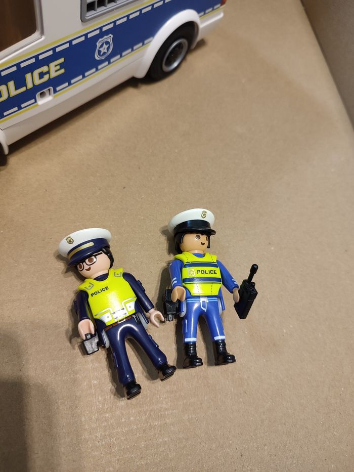 Playmobil 70899 Fourgon de police -occasion - photo numéro 2